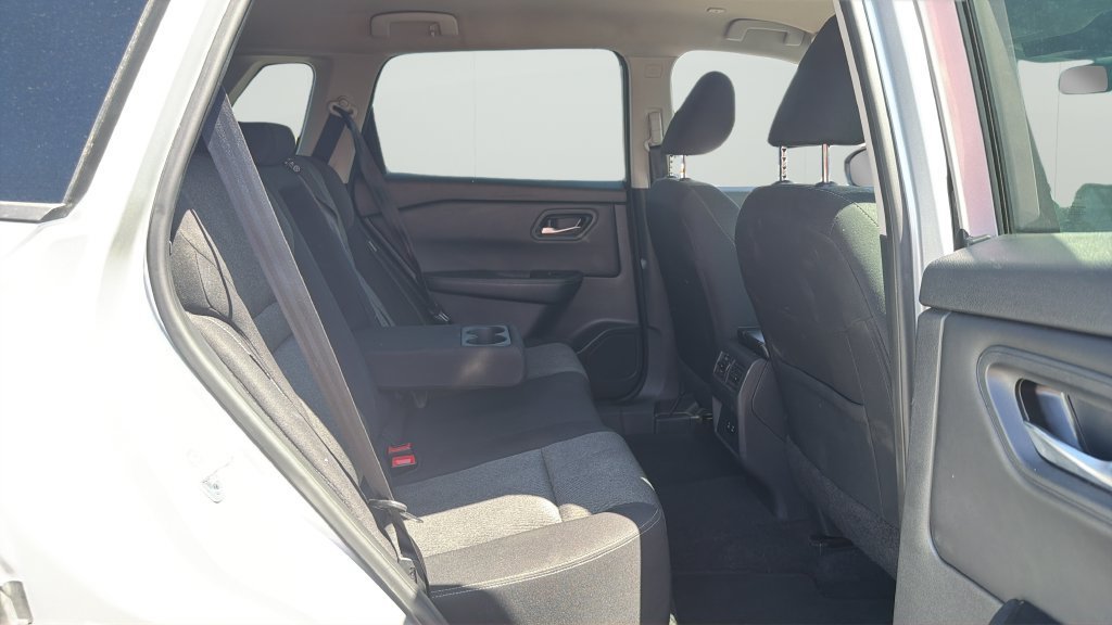Used 2024 Nissan Rogue SV FWD image 10