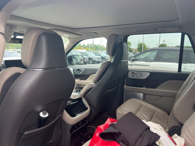 Used 2024 Lincoln Navigator L Reserve AWD/4WD image 8