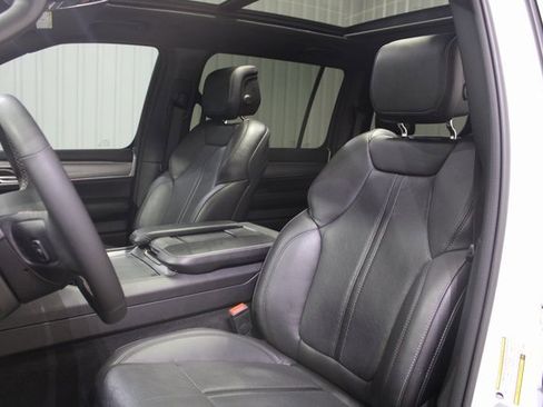 Used 2023 Jeep Wagoneer Series II image 12