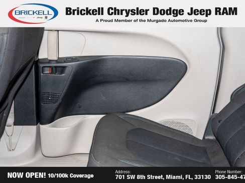 Used 2021 Chrysler Pacifica Touring image 11