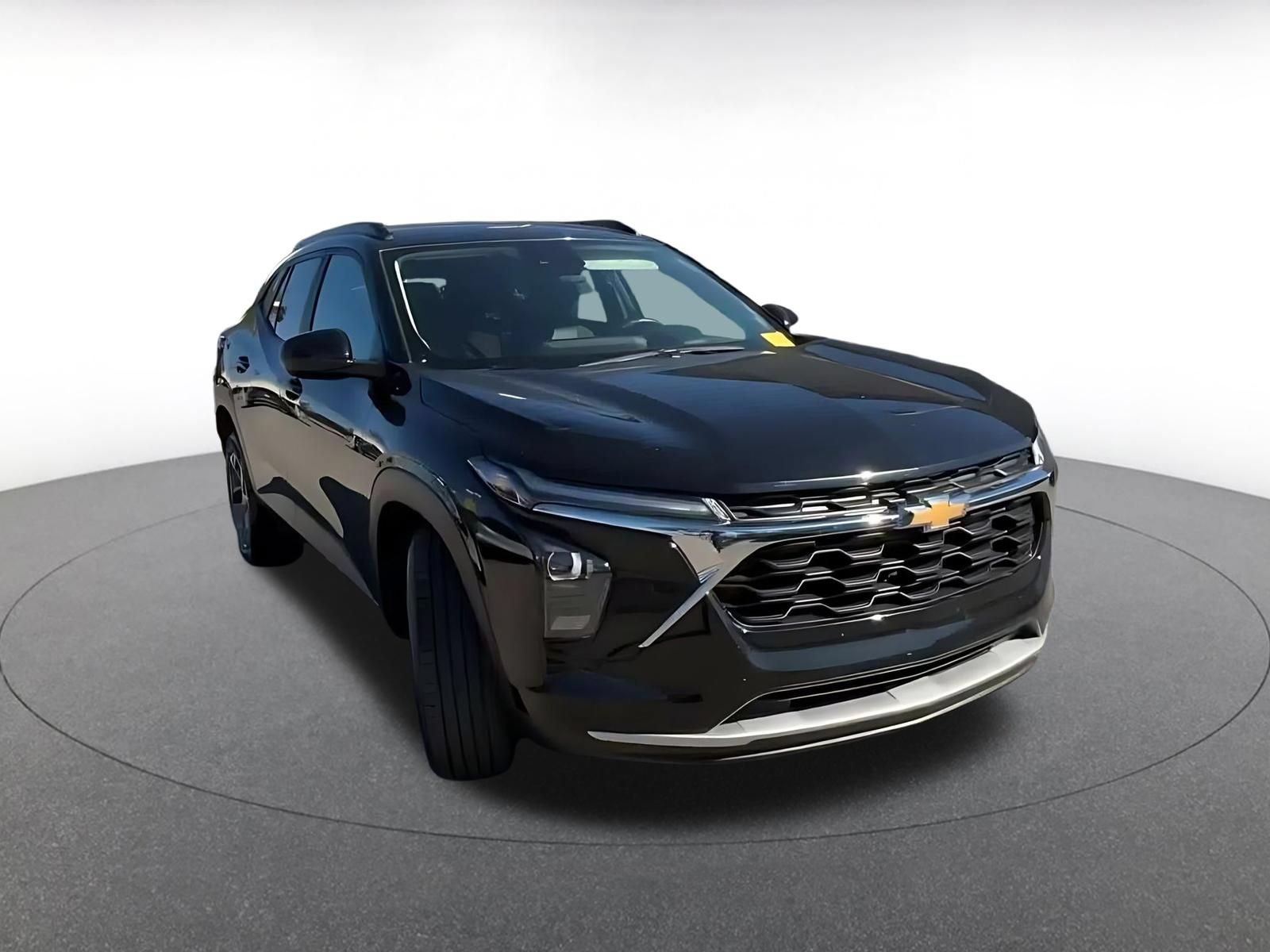 Used 2025 Chevrolet Trax LT w/ LT Convenience Package FWD image 3