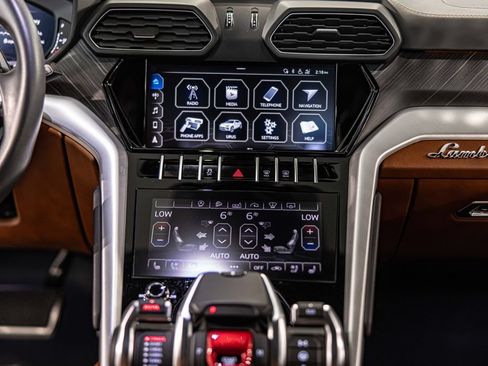 Used 2020 Lamborghini Urus AWD/4WD image 37
