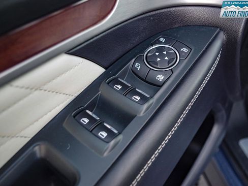 Used 2019 Ford Explorer Platinum image 11