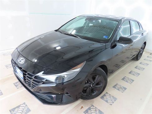 Used 2023 Hyundai Elantra SEL FWD image 4