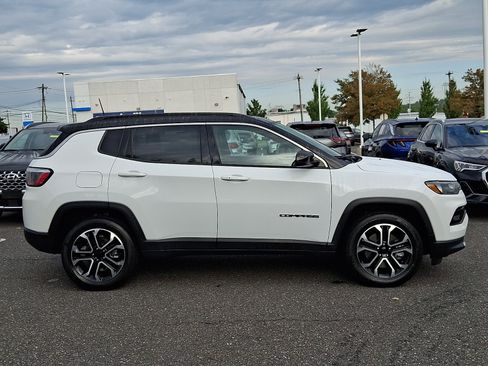 Used 2023 Jeep Compass Limited w/ Sun and Sound Group AWD/4WD image 7