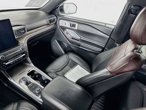 Used 2020 Ford Explorer Platinum w/ Premium Technology Package AWD/4WD image 24
