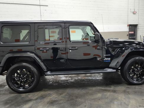 Used 2022 Jeep Wrangler Unlimited Sahara w/ Cold Weather Group image 20