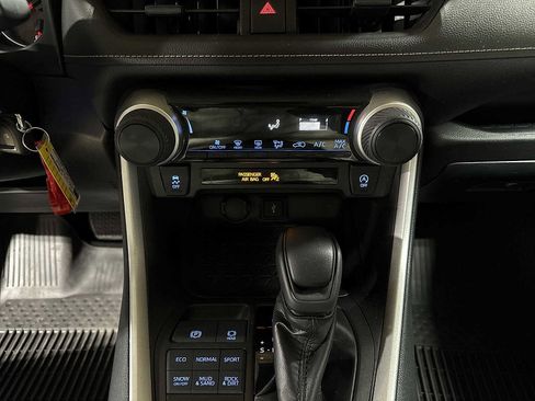 Certified 2022 Toyota RAV4 LE image 21
