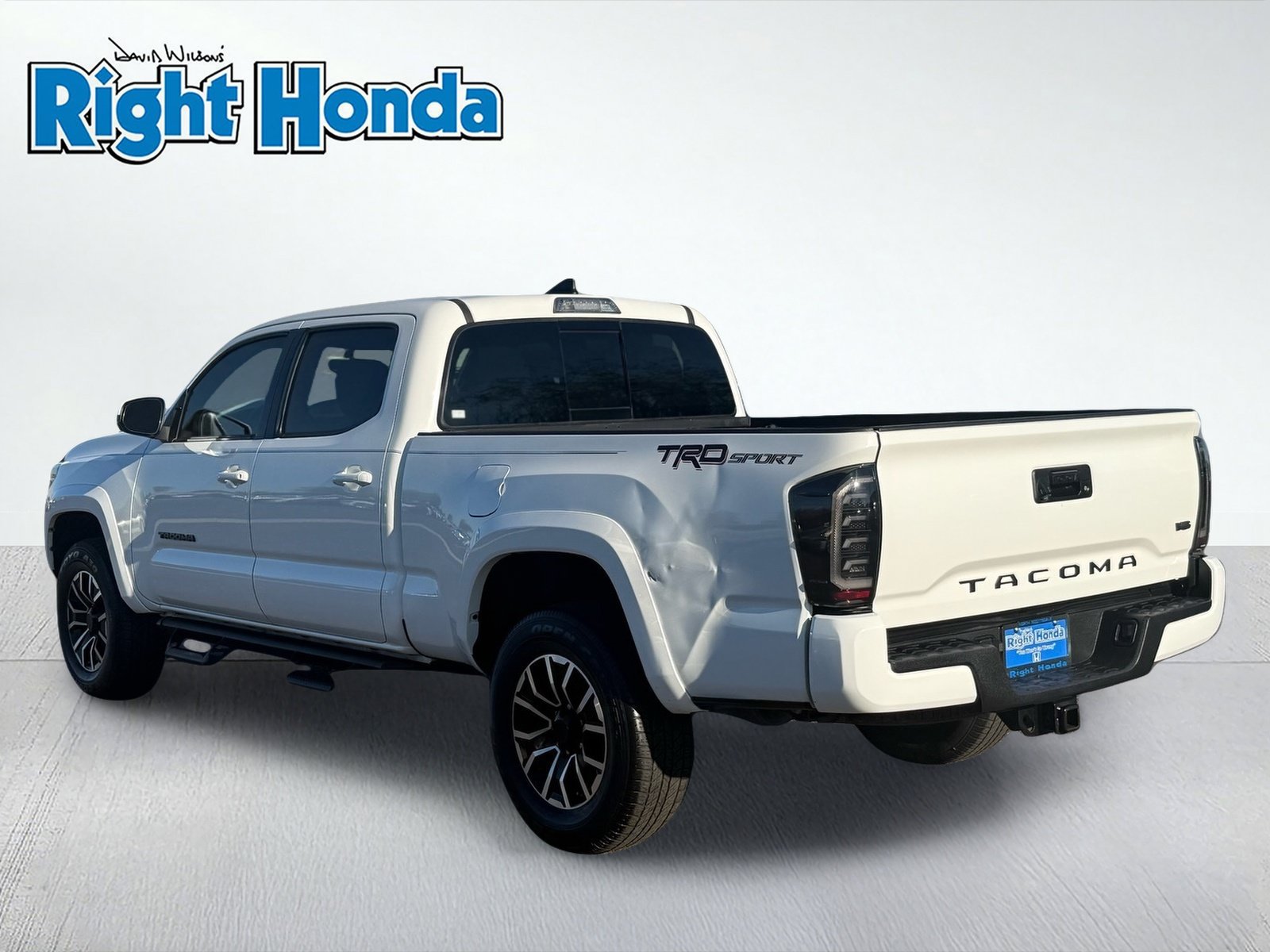 Used 2017 Toyota Tacoma TRD Sport w/ Tow Package RWD image 4
