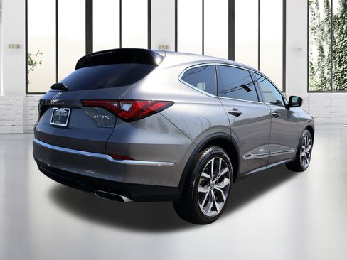 Used 2023 Acura MDX w/ Technology Package FWD image 5