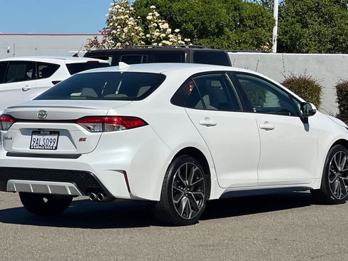 Used 2022 Toyota Corolla SE image 2