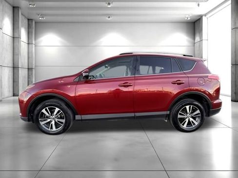 Used 2018 Toyota RAV4 XLE image 4
