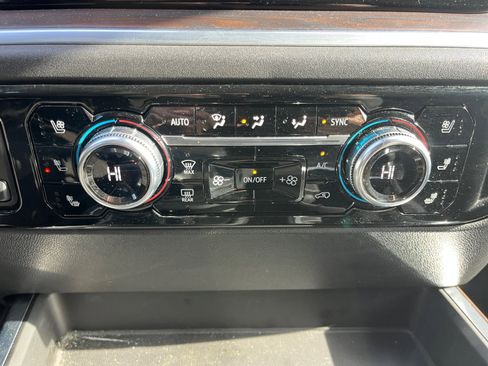 Used 2022 GMC Sierra 1500 SLT image 16