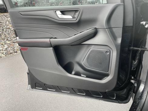 Used 2025 Ford Escape ST-Line image 15