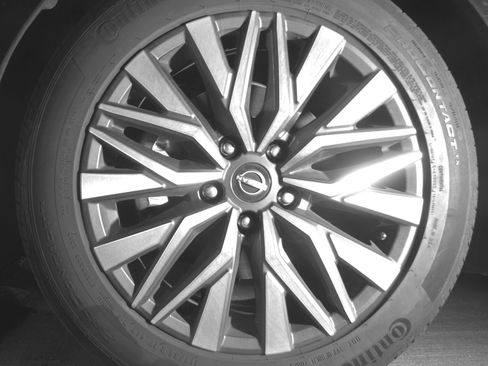 Used 2025 Nissan Altima 2.5 SV FWD image 12