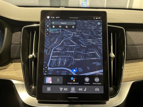 Used 2025 Volvo XC90 B6 Plus image 25