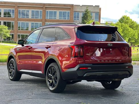 Used 2021 Kia Sorento S w/ Panoramic Sunroof Package AWD/4WD image 3