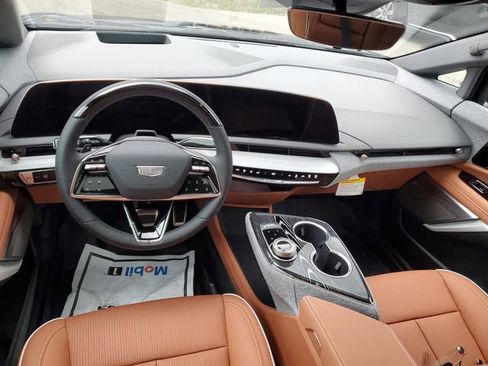 New 2026 Cadillac Optiq Sport 2 w/ LPO, Floor Liner Package AWD/4WD image 9