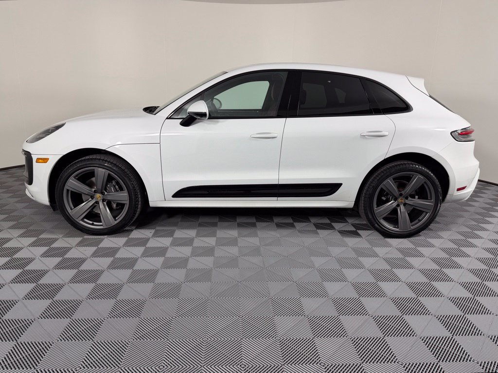 Used 2023 Porsche Macan AWD/4WD image 2