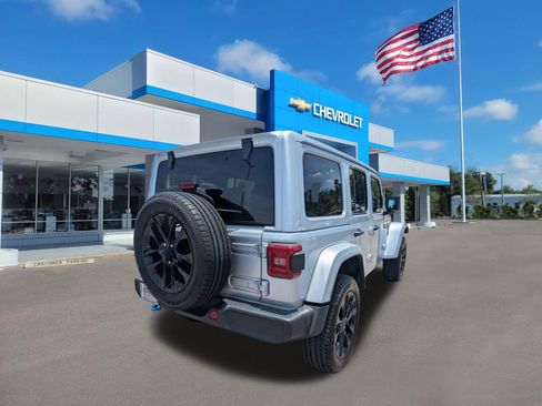 Used 2024 Jeep Wrangler Unlimited Sahara AWD/4WD image 3