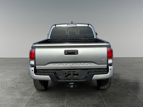 Used 2022 Toyota Tacoma SR5 AWD/4WD image 8