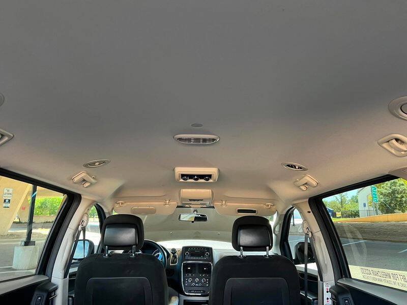 Used 2016 Dodge Grand Caravan SXT FWD image 47