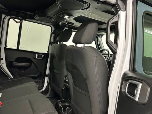 Used 2018 Jeep Wrangler Unlimited Sport S image 28