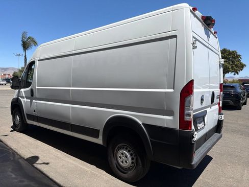 Used 2024 RAM ProMaster 2500 w/ Convenience Group FWD image 3