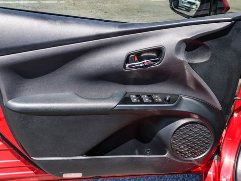 Used 2017 Toyota Prius Prime Advanced w/ Carpet Mat Package FWD image 30