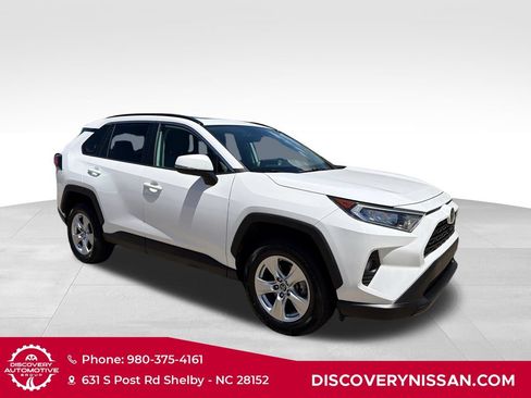 Used 2020 Toyota RAV4 XLE w/ Convenience Package FWD image 7