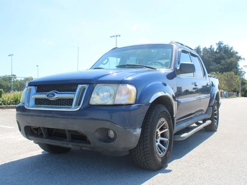Used 2005 Ford Explorer Sport Trac XLT RWD image 2