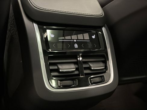 Used 2024 Volvo XC90 B6 Plus AWD/4WD image 28