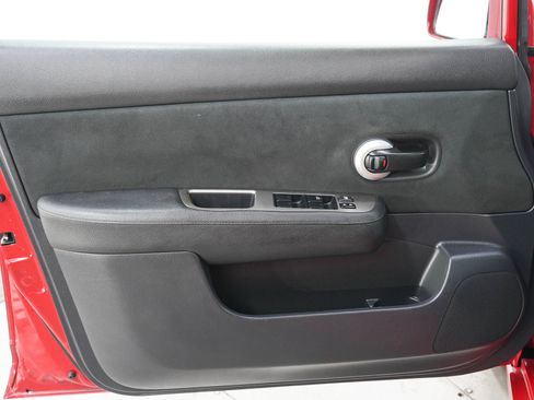 Used 2011 Nissan Versa Hatchback w/ Premium Pkg FWD image 19