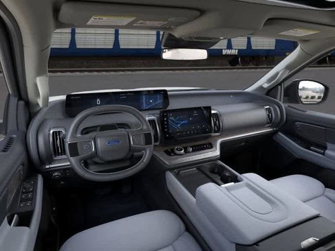 New 2026 Ford Expedition Platinum image 9
