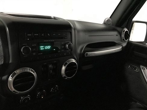 Used 2013 Jeep Wrangler Unlimited Rubicon w/ Connectivity Group image 25