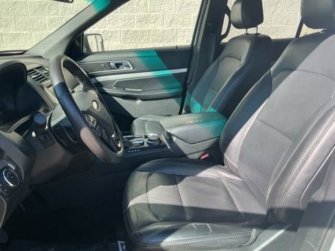 Used 2016 Ford Explorer XLT w/ Equipment Group 202A AWD/4WD image 14