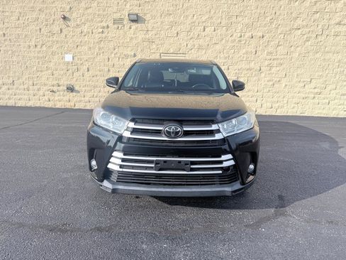 Used 2019 Toyota Highlander XLE AWD/4WD image 9