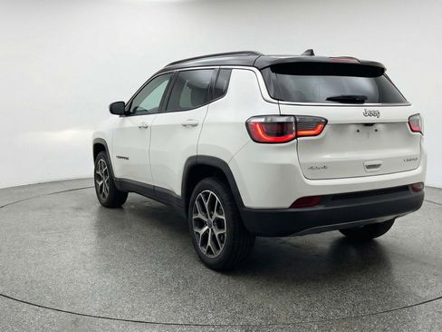 Used 2025 Jeep Compass Limited image 5