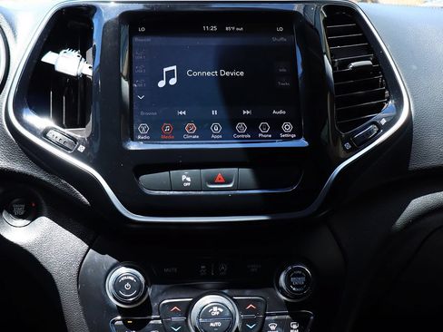 Used 2020 Jeep Cherokee Limited FWD image 44