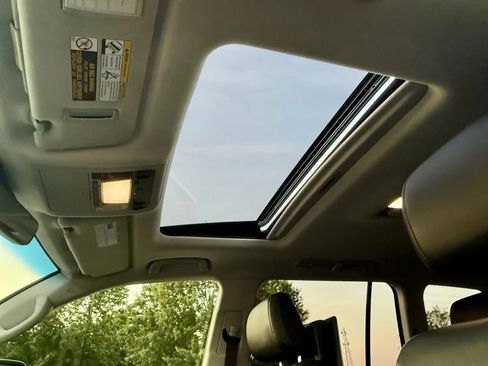 Used 2017 Toyota Land Cruiser image 12