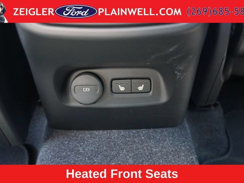 Used 2024 Volvo XC40 B5 Core AWD/4WD image 13