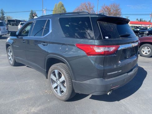 Used 2019 Chevrolet Traverse LT w/ LT Premium Package image 2
