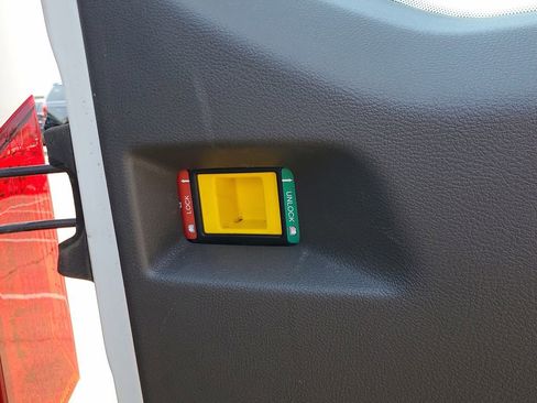 Used 2023 Ford Transit 350 XLT image 8