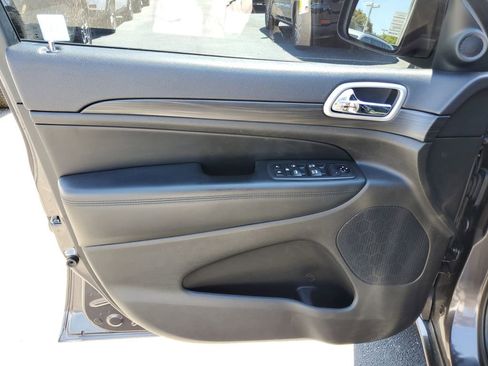 Used 2019 Jeep Grand Cherokee Altitude image 14