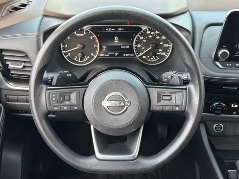 Used 2023 Nissan Rogue SV image 4