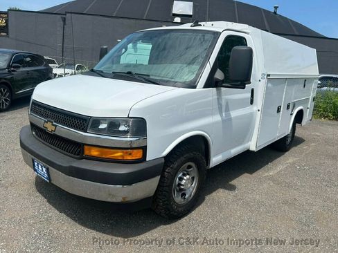 Used 2020 Chevrolet Express 3500 w/ Power Convenience Package RWD image 2