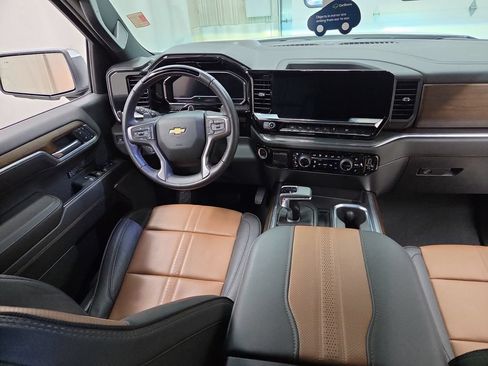 Certified 2025 Chevrolet Silverado 1500 High Country AWD/4WD image 13