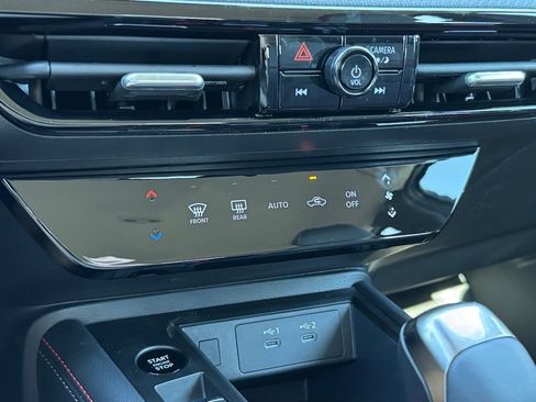 New 2026 Nissan Kicks SR AWD/4WD image 23