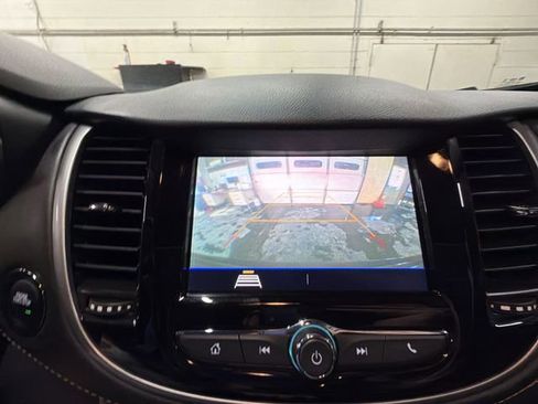 Used 2022 Chevrolet Trax LT w/ LT Convenience Package image 15