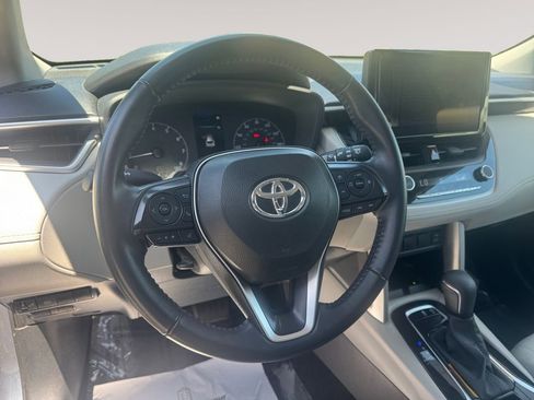 Used 2024 Toyota Corolla Cross LE AWD/4WD image 12